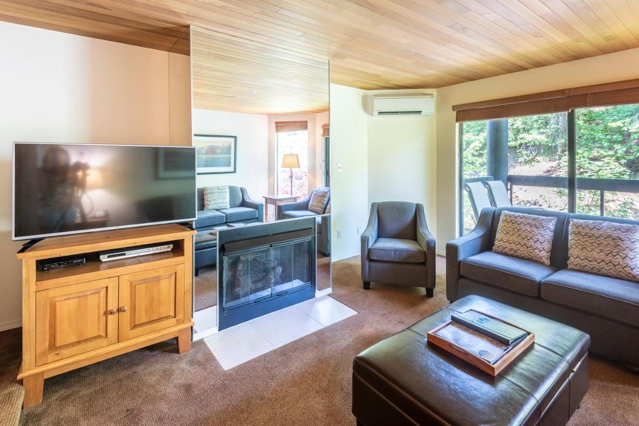 The Ironwood On Blueberry Hill Apartment Whistler Luaran gambar