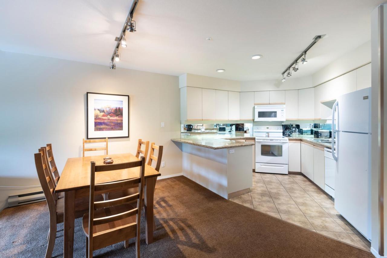 The Ironwood On Blueberry Hill Apartment Whistler Luaran gambar